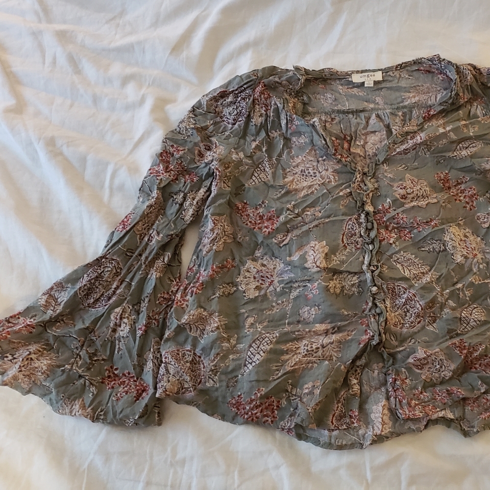 L Umgee front button up bell sleeve blouse